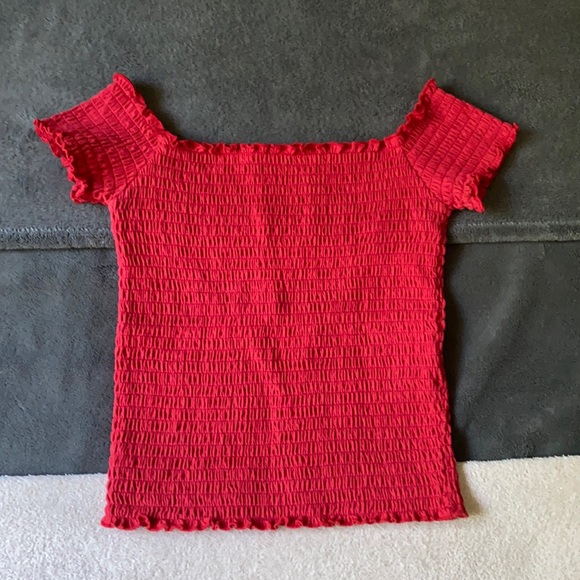 Red ripped crop top from Hollister in size XS. - Picture 1 of 3